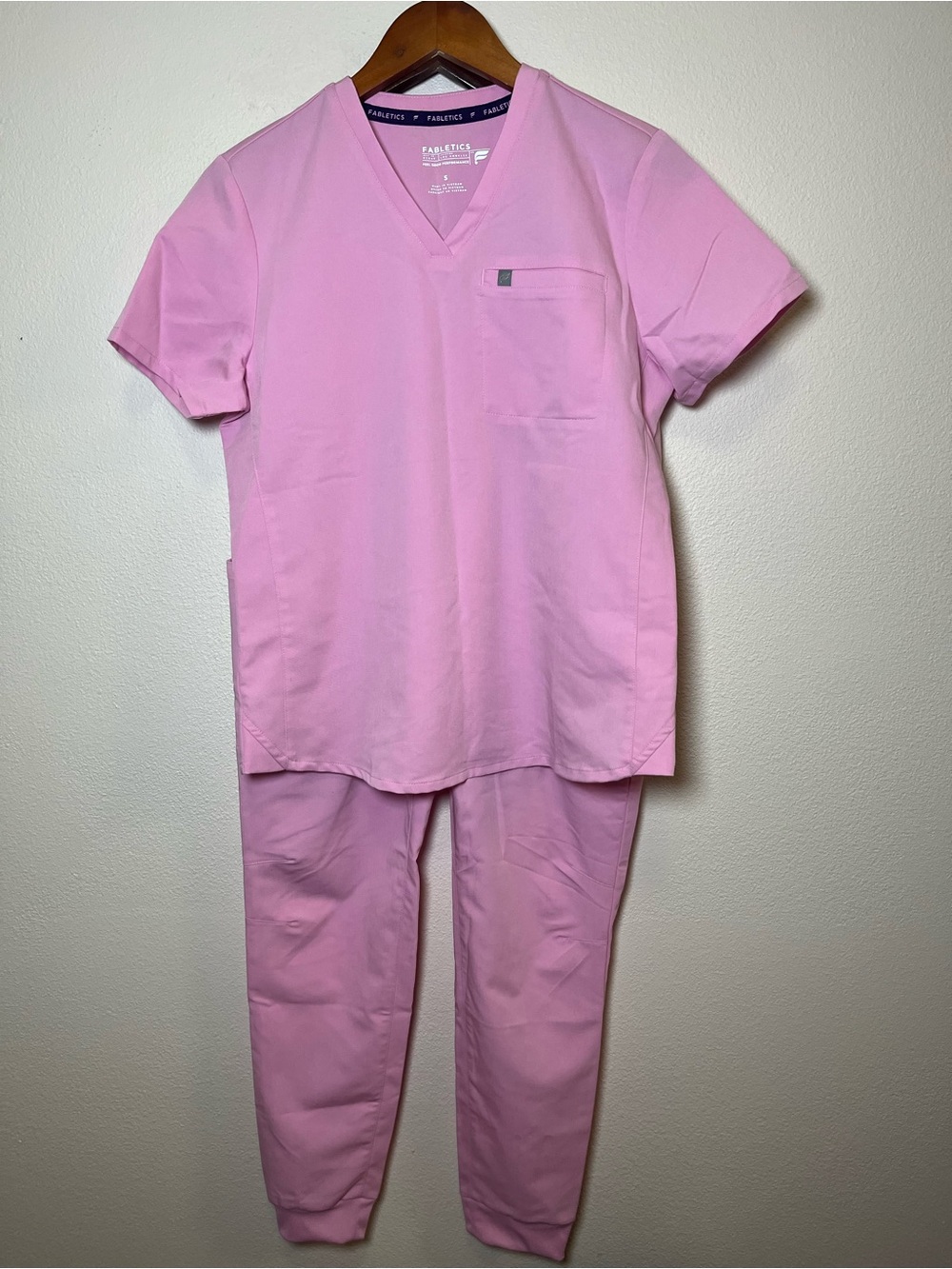 Fabletics Women’s Pink Marshmallow Jogger Scrub Set Small Tall